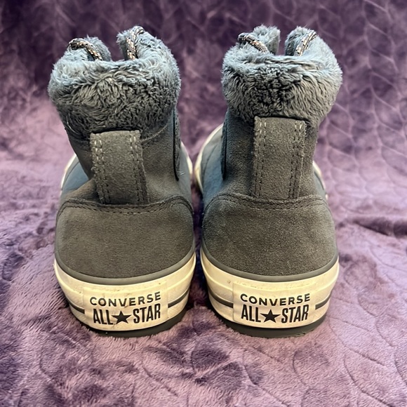 Converse snow boots, size 6 women’s - Picture 2 of 5